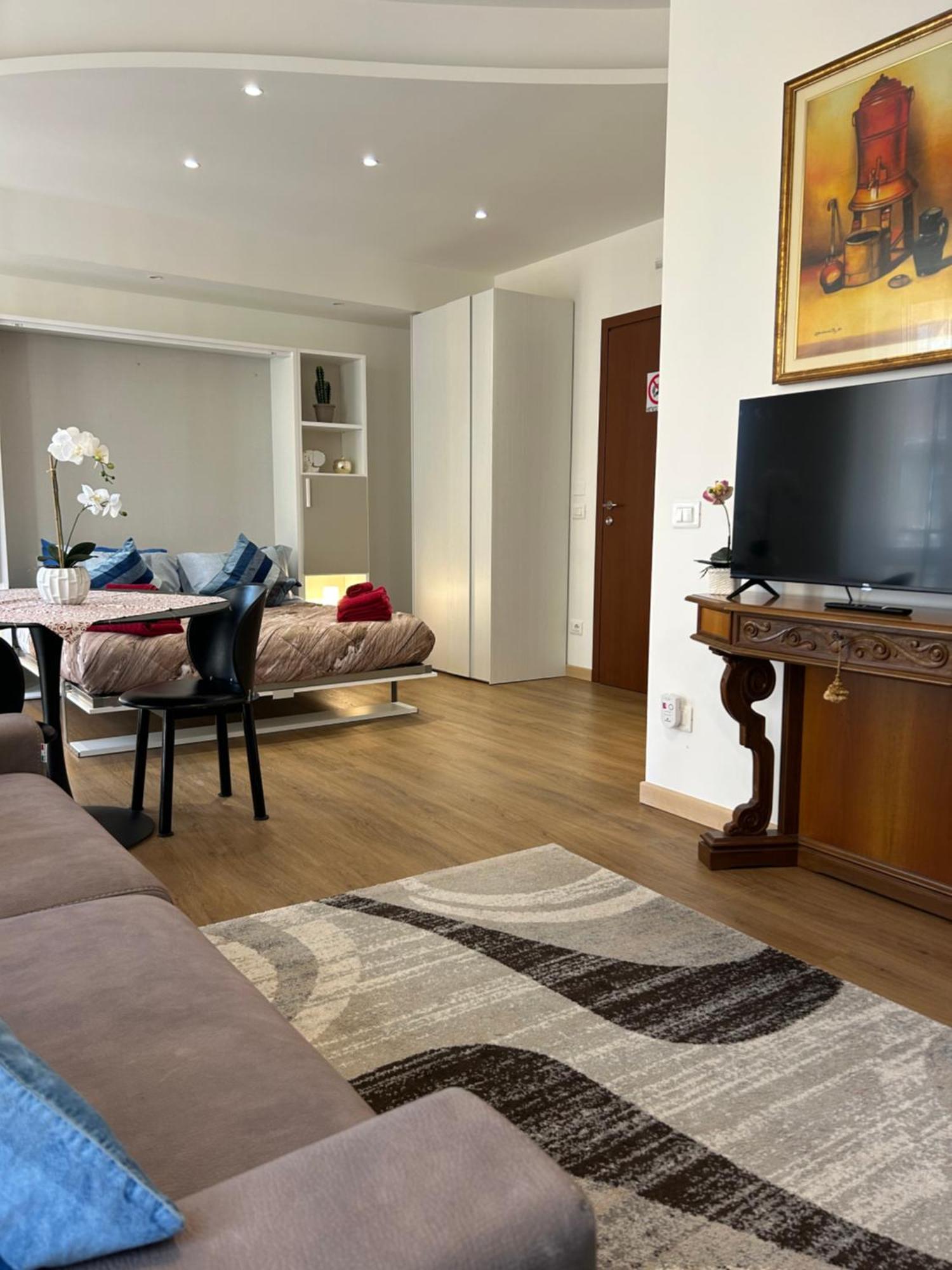 Valverde Apartment And Rooms Verona Buitenkant foto